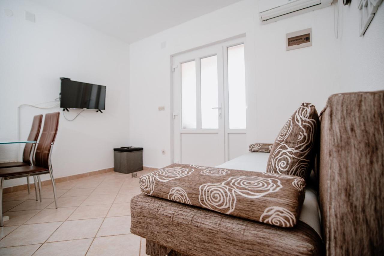 Apartmens Leona Apartment Карлобаг Екстериор снимка