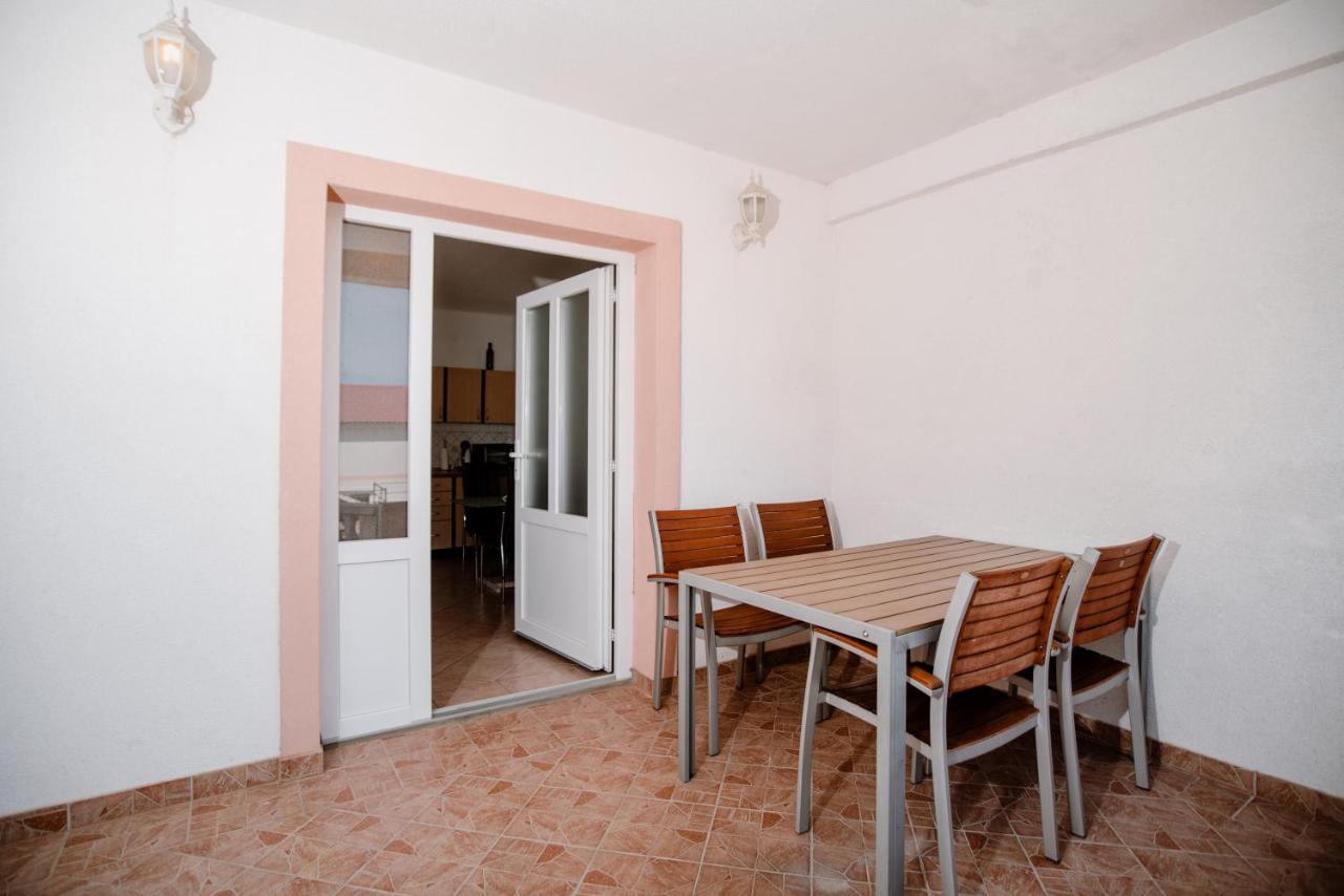 Apartmens Leona Apartment Карлобаг Екстериор снимка