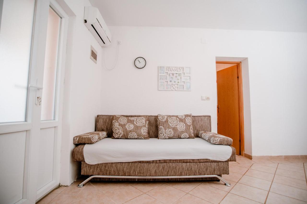 Apartmens Leona Apartment Карлобаг Екстериор снимка