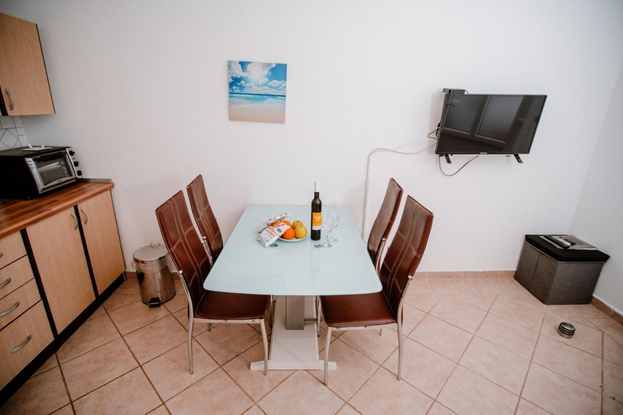 Apartmens Leona Apartment Карлобаг Екстериор снимка