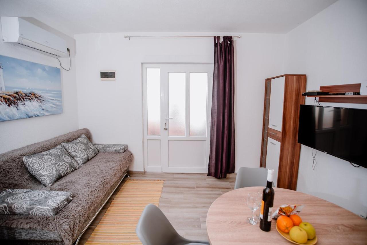 Apartmens Leona Apartment Карлобаг Екстериор снимка
