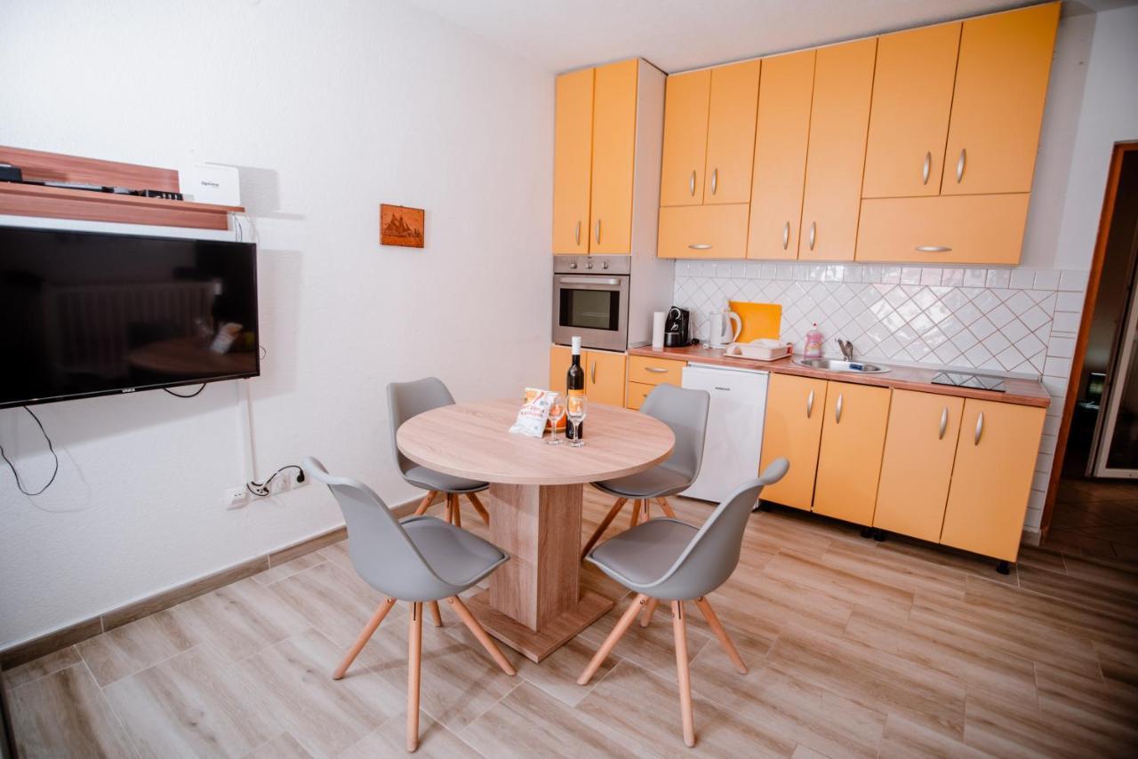 Apartmens Leona Apartment Карлобаг Екстериор снимка