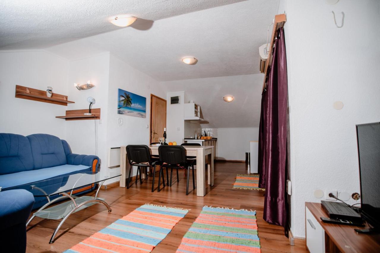 Apartmens Leona Apartment Карлобаг Екстериор снимка