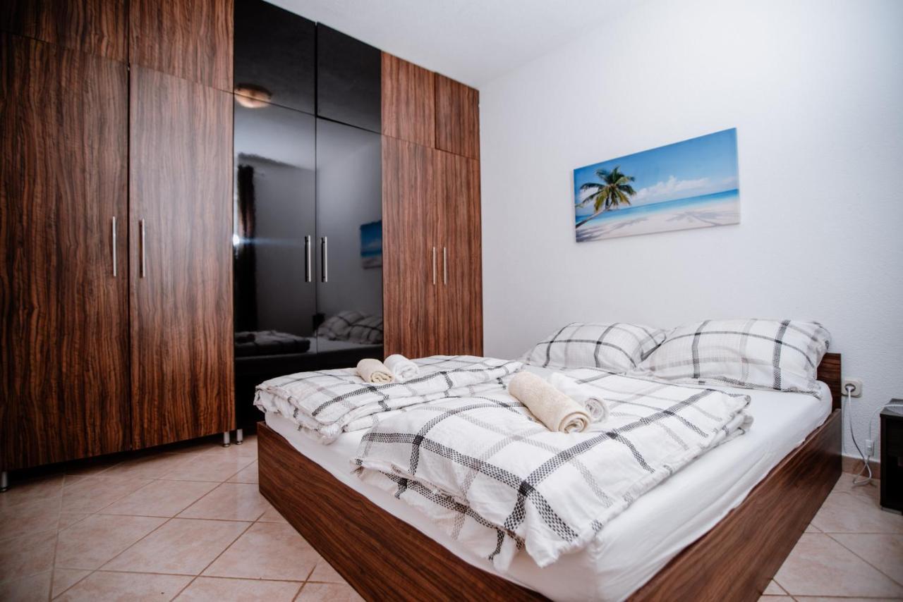 Apartmens Leona Apartment Карлобаг Екстериор снимка
