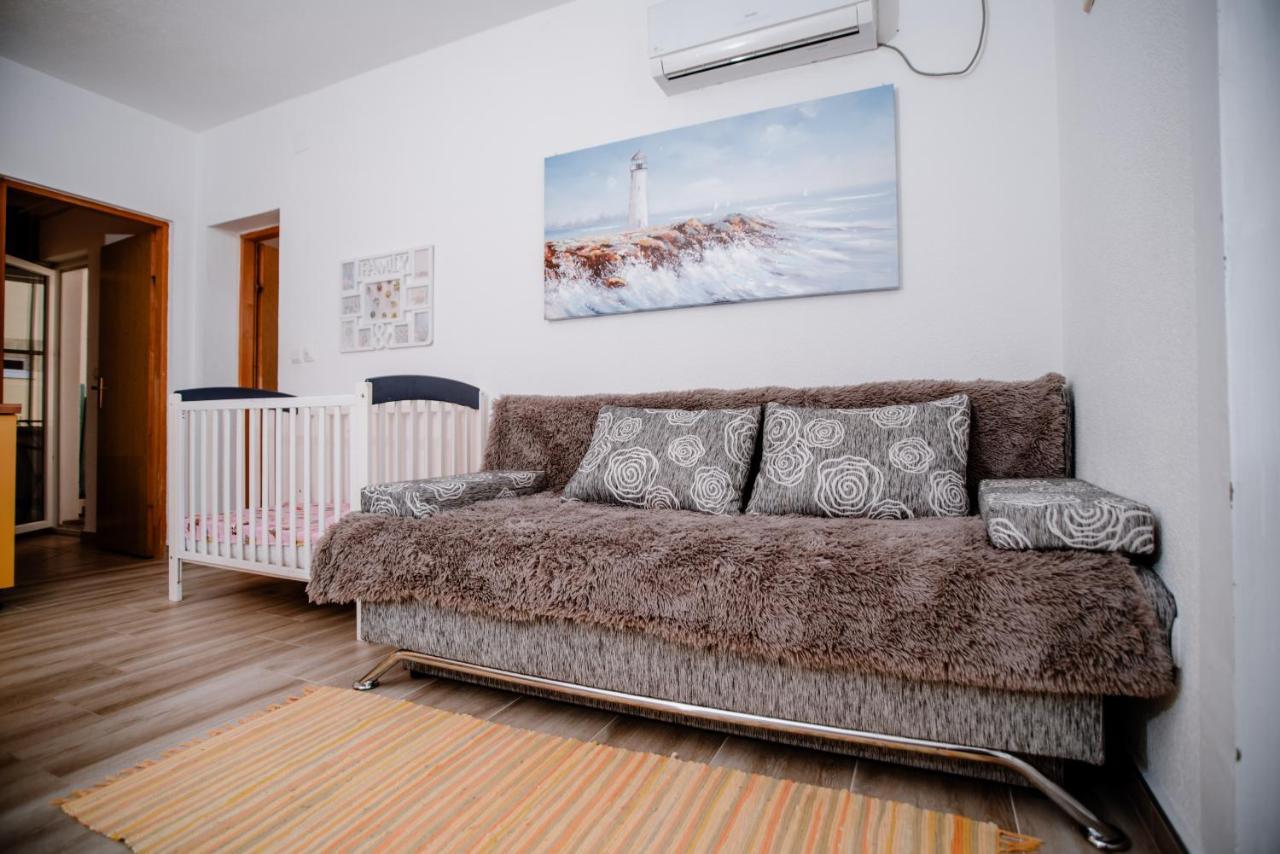 Apartmens Leona Apartment Карлобаг Екстериор снимка