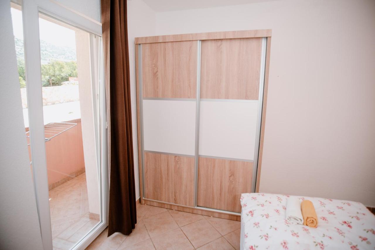 Apartmens Leona Apartment Карлобаг Екстериор снимка