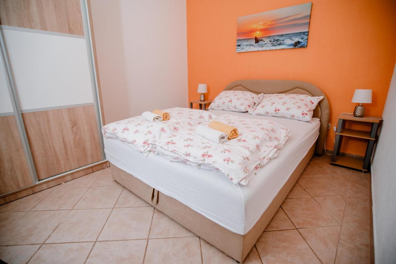 Apartmens Leona Apartment Карлобаг Екстериор снимка