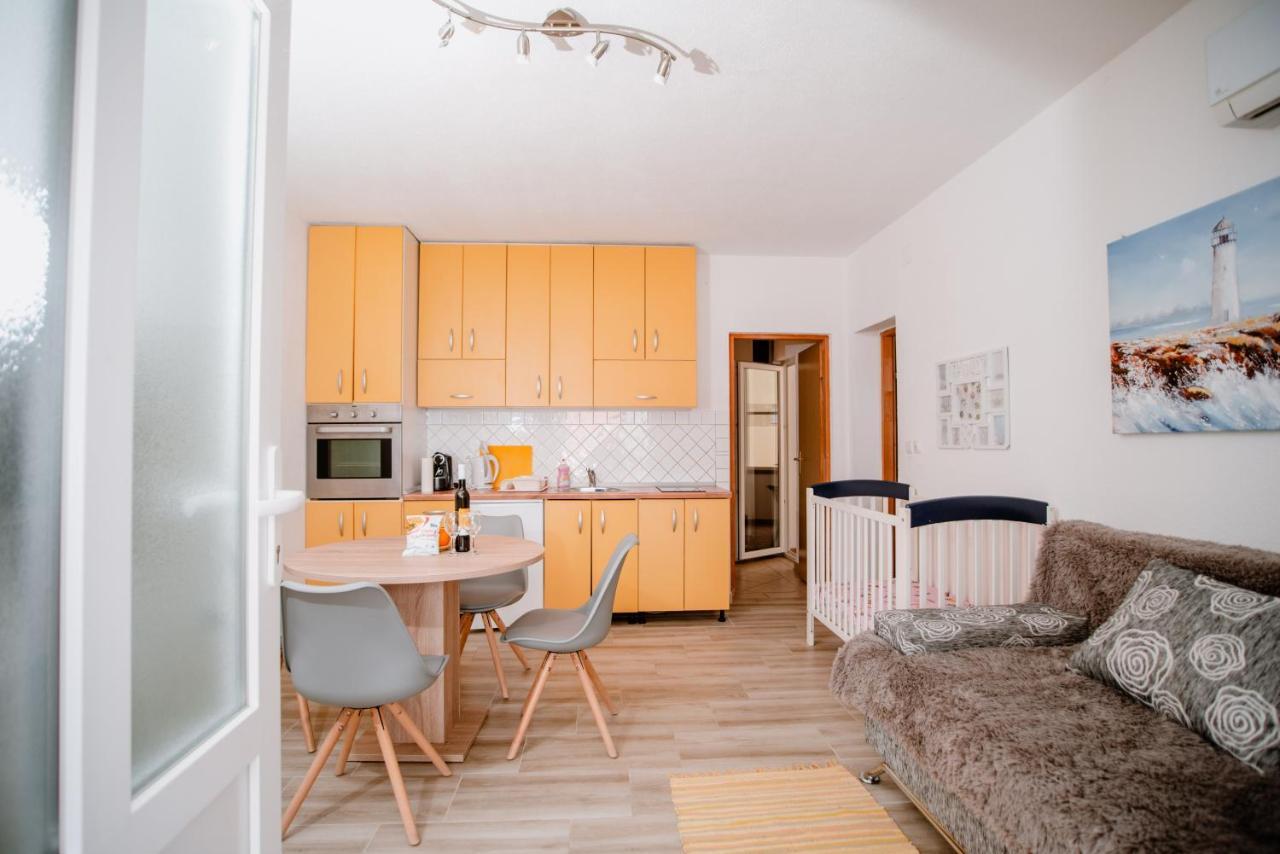Apartmens Leona Apartment Карлобаг Екстериор снимка