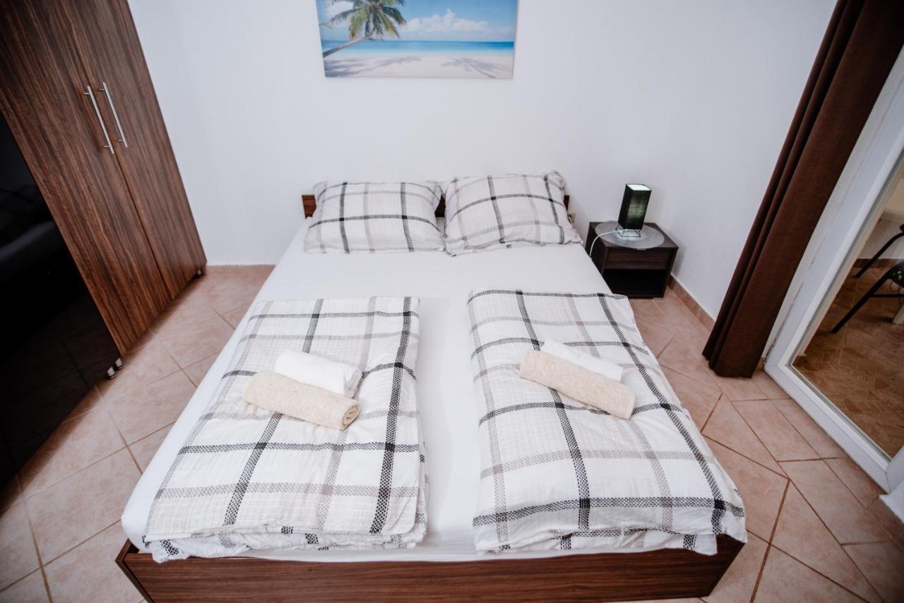 Apartmens Leona Apartment Карлобаг Екстериор снимка